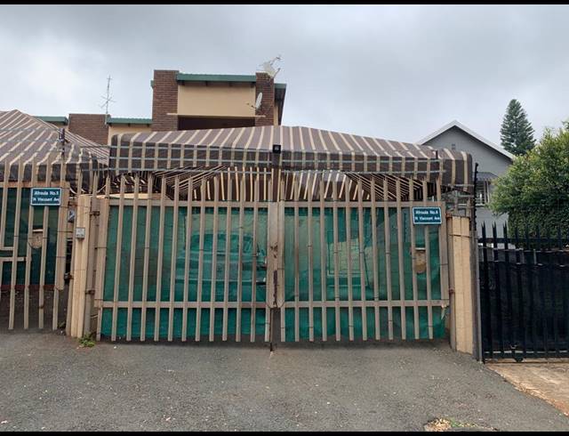 2 BEDROOM TOWNHOUSE FOR SALE IN WINDSOR EAST